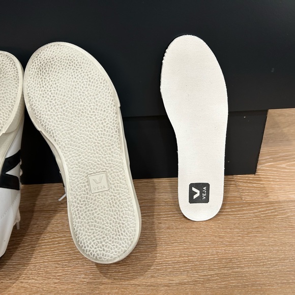 Veja Campos Bicolor women’s size 5 - Picture 7 of 9